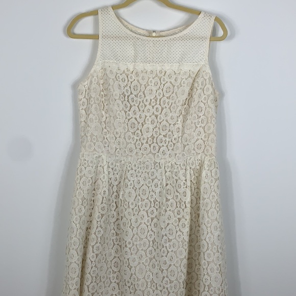 DR Collection cream colored lace sleeveless dress - Picture 2 of 9
